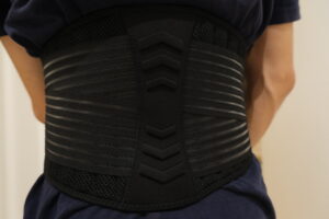 Anodyne Lændebælte i sort med velcro set bagfra
