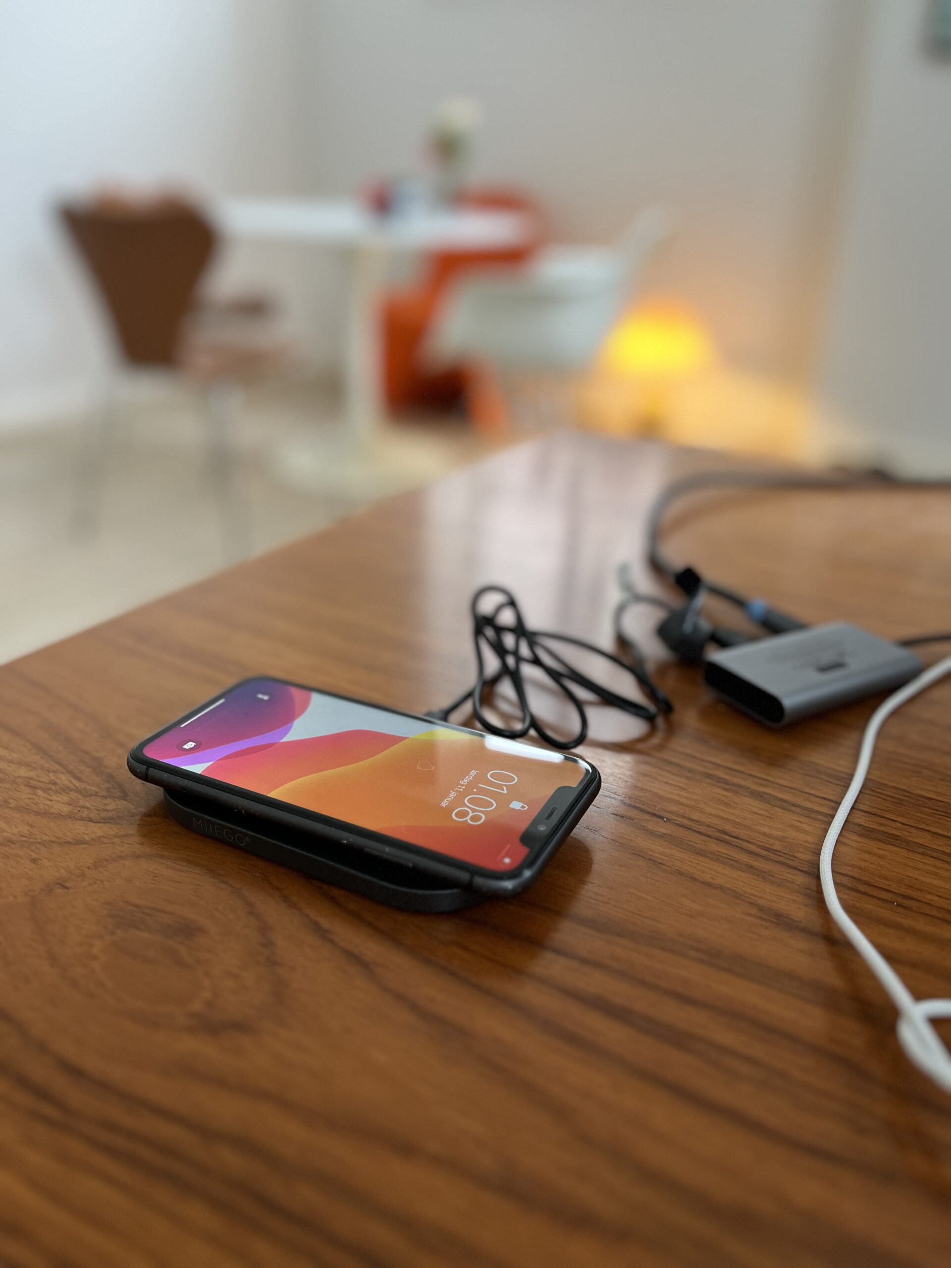 miiego-charge-de-luxe-30-traadloes-oplader-i-aluminium