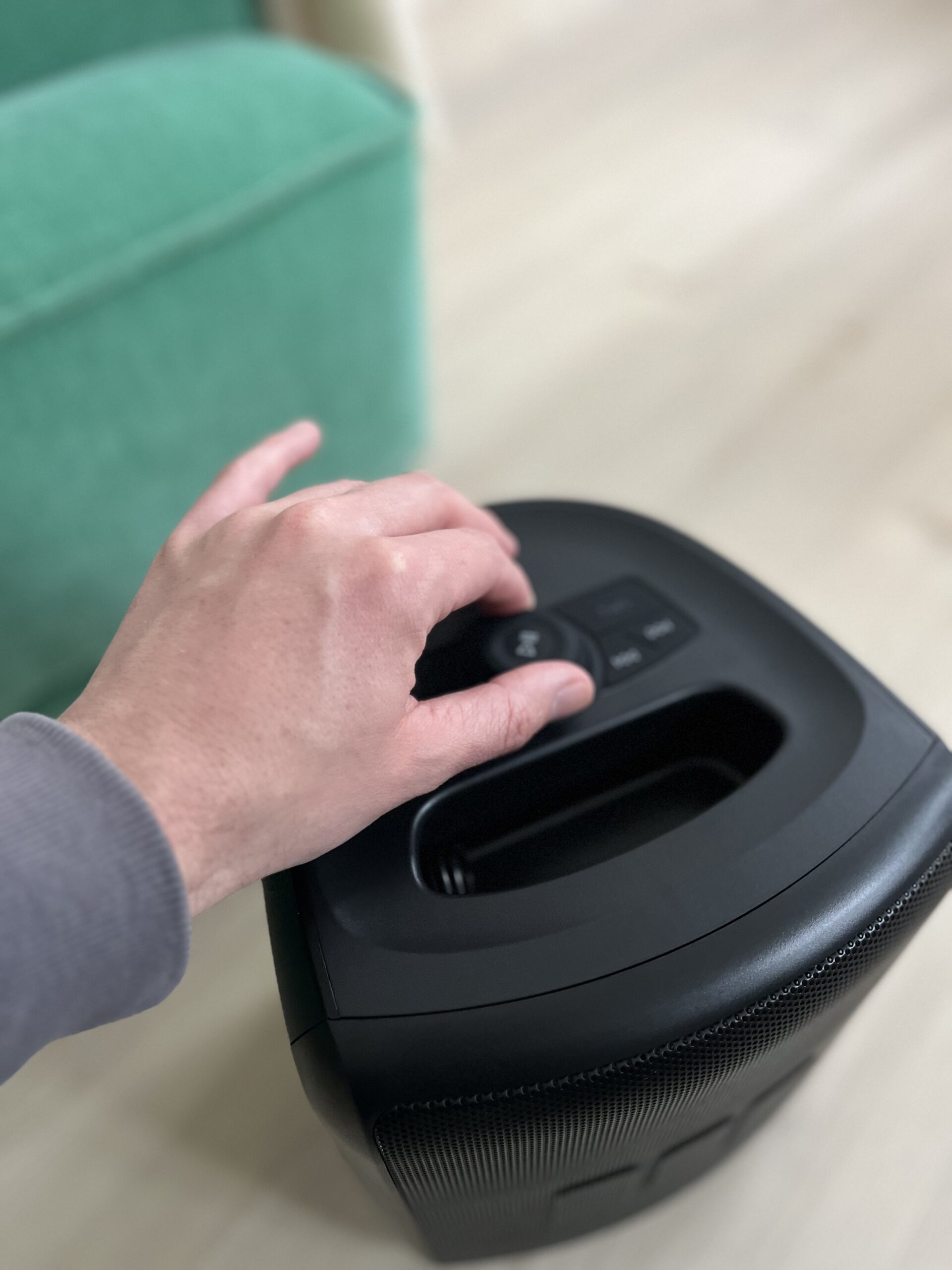 miiego-twister-hoejttaler-i-stue-og-knapper