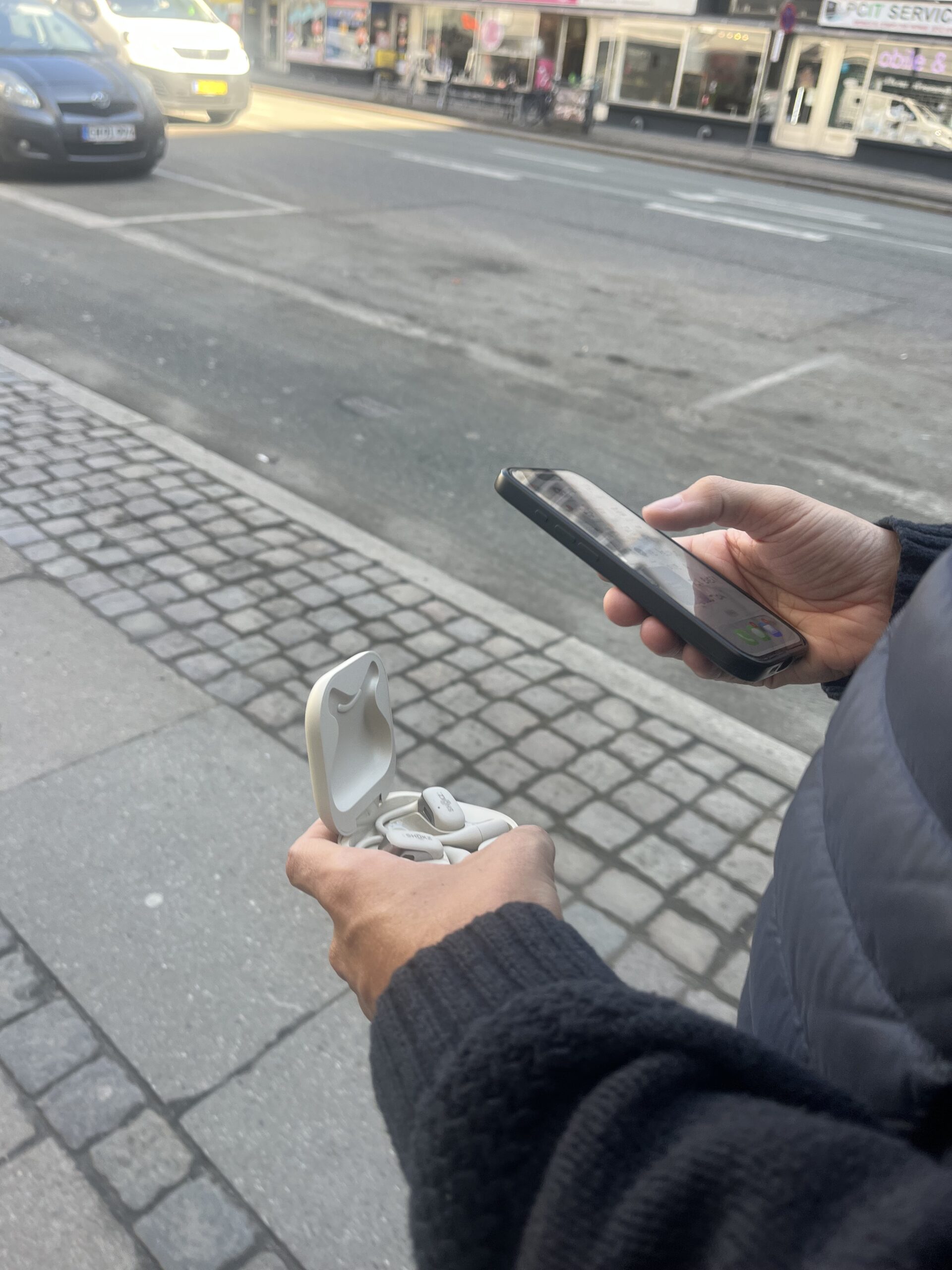 shokz-openfit-horetelefoner-connect-med-telefon