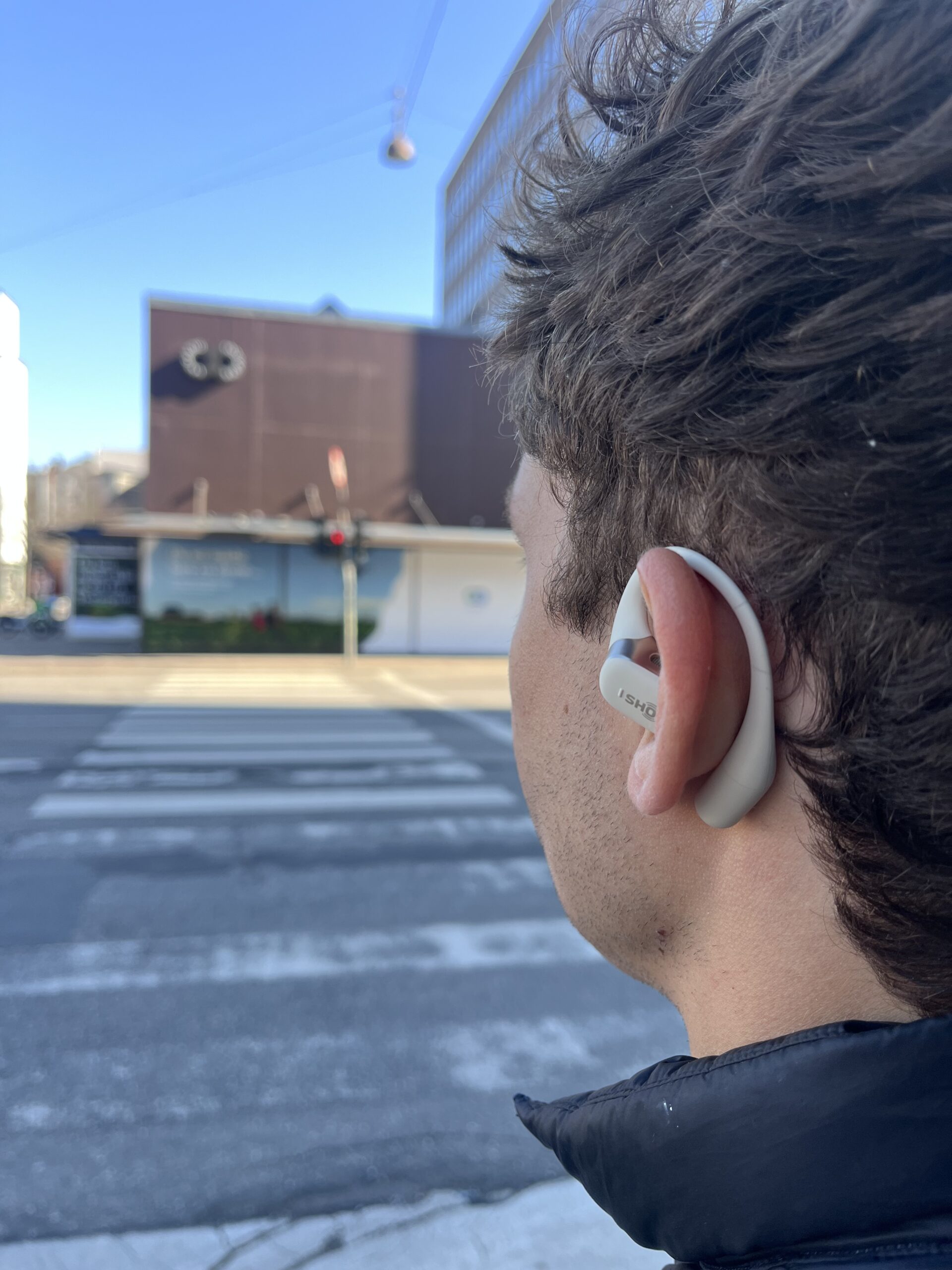 shokz-openfit-horetelefoner-i-oerer-02