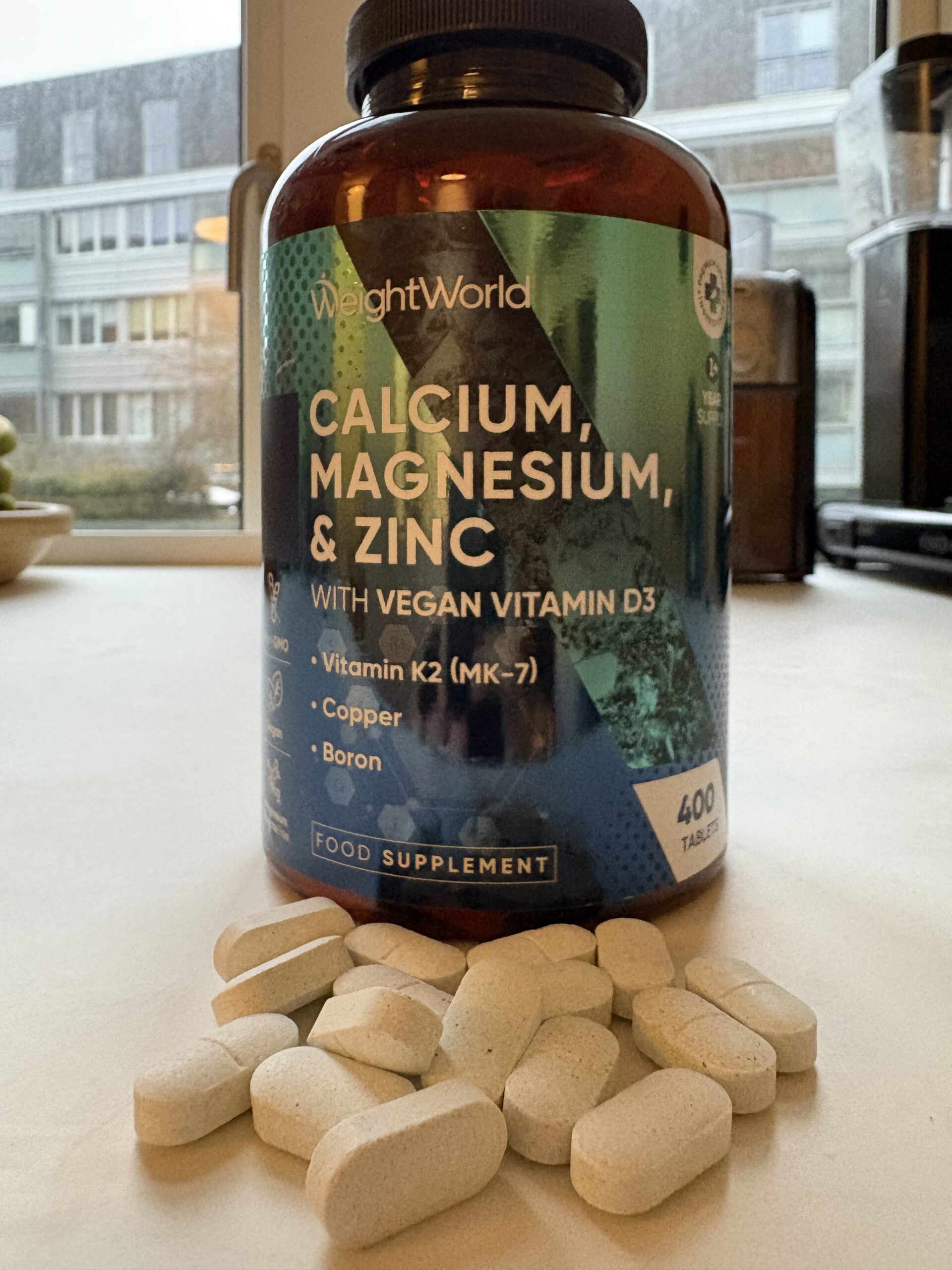 weightworld-calcium-magnesium-zinc-med-vegansk-vitamin-d3-piller-og-daase