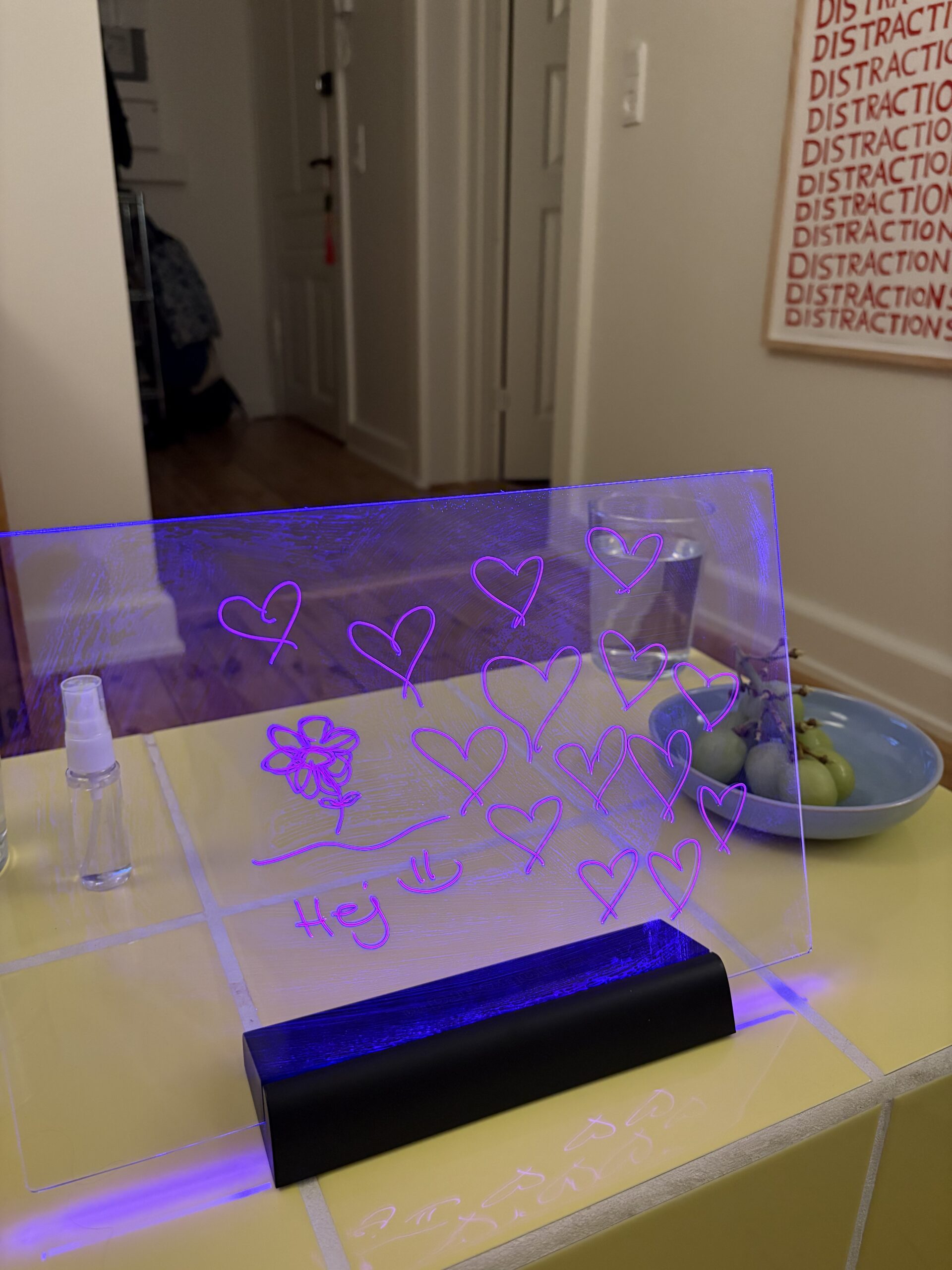 prismoboard-akryl-tegnetavle-med-led-lys-til-boern-02