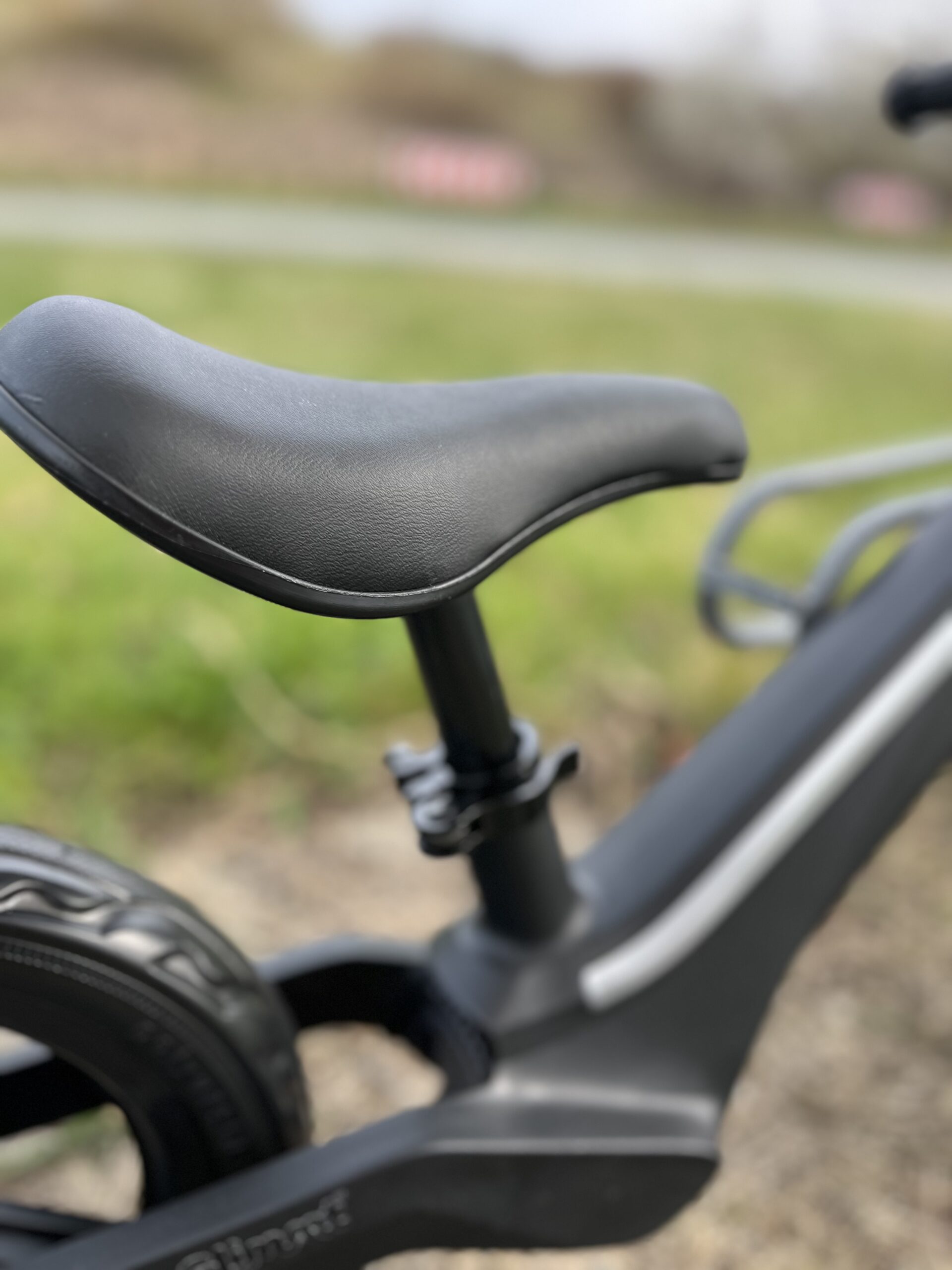 Glimmt Løbecykel med LED Lys i sort - 01