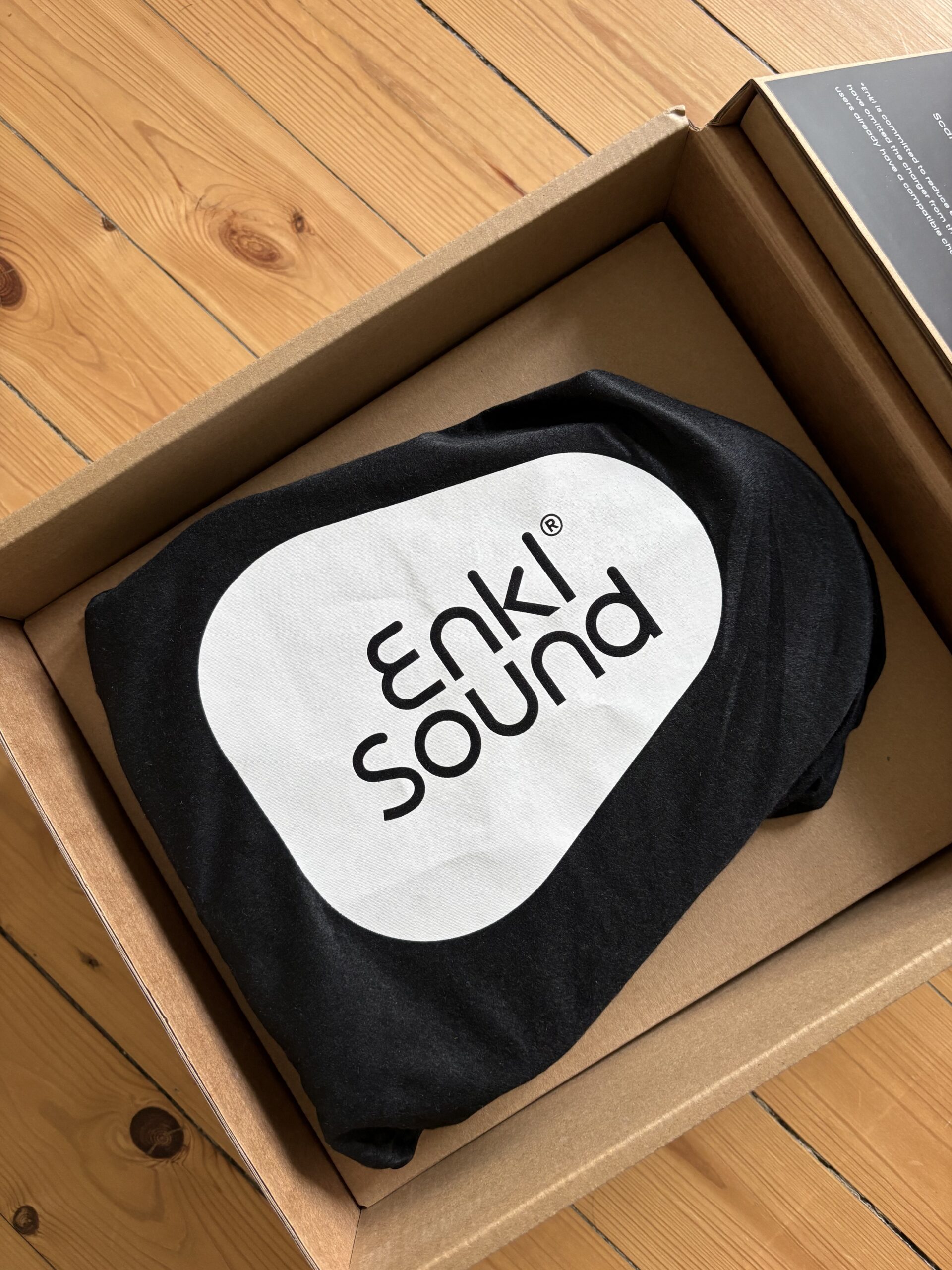 enkl-sound-es2-hoejttaler-hvid-kasse-01